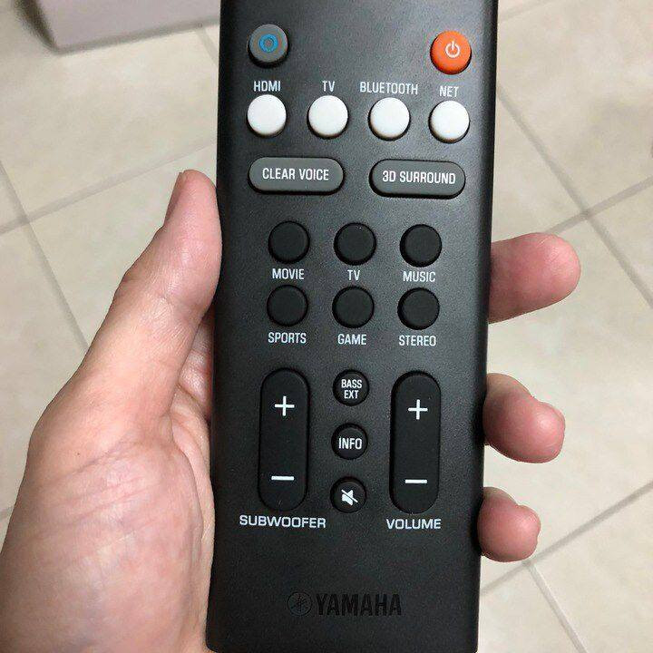 مكبر الصوت (Soundbar) من شركة Yamaha، وتحديداً موديل YAS-109.يتميز هذا الجهاز بتقديم تجربة صوتية محيطية مدمجة وممتازة للشاشات والمنازل.أبرز مواصفات ومميزات Yamaha YAS-109:صوت محيطي ثلاثي الأبعاد: يدعم تقنية DTS Virtual:X لمنحك تجربة صوت سينمائي ممتازة وتوزيع صوتي يشعرك بالعمق.مضخم صوت مدمج: يحتوي على مضخمي صوت (Dual Subwoofers) مدمجين بداخل التصميم النحيف، مما يغنيك عن الحاجة لصندوق مضخم منفصل ويحافظ على ترتيب المكان.قوة الصوت: يمنحك قدرة إجمالية تصل إلى 120 واط لتغطية الغرفة بصوت قوي ونقي.تقنية الصوت الواضح (Clear Voice): ميزة مخصصة لرفع صوت الحوارات والكلمات في الأفلام والبرامج لتبدو واضحة ومفهومة دون الحاجة لرفع الصوت العام.التحكم الذكي والاتصال: يأتي مدمجاً بمساعد Amazon Alexa الصوتي للتحكم بالأوامر الصوتية، ويدعم الاتصال عبر البلوتوث والـ Wi-Fi لبث الموسيقى مباشرة من هاتفك أو عبر تطبيق Spotify.المنافذ: يحتوي على منفذ HDMI ARC لتوصيله بالتلفزيون مباشرة والتحكم به من خلال ريموت التلفاز نفسه، بالإضافة لمنفذ بصري (Optical). 

فحم فحم جديد بلوك بس ما يشتغل


**إذا كنت صاحب هذا الإعلان وتريد حذفه لأي سبب، رجاءا أرسل رسالة إلى الدعم الفني**