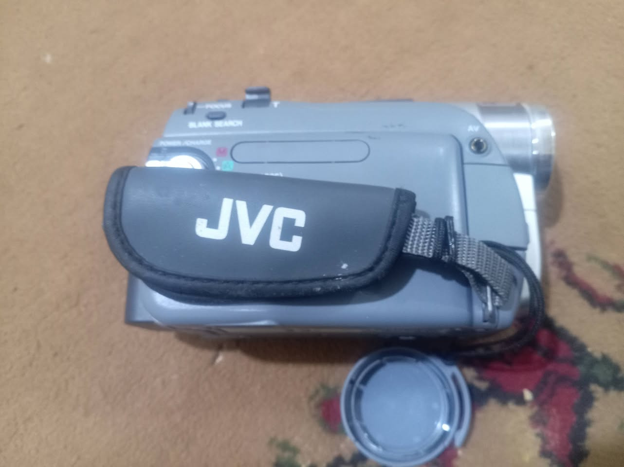 كامرة نوع JVC شريط 4 ملم
عاطلة أبيع تراب

السعر 25 مع التوصيل


**إذا كنت صاحب هذا الإعلان وتريد حذفه لأي سبب، رجاءا أرسل رسالة إلى الدعم الفني**