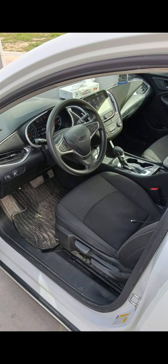 سلام عليكم ماليبو 2023 بدون رقم فحص السياره ماشيه 19 الف كيلو السياره بيه قطع صبغ اني ابيع احزام للستفسار *********** مكان السياره كربلاء السعر 105
