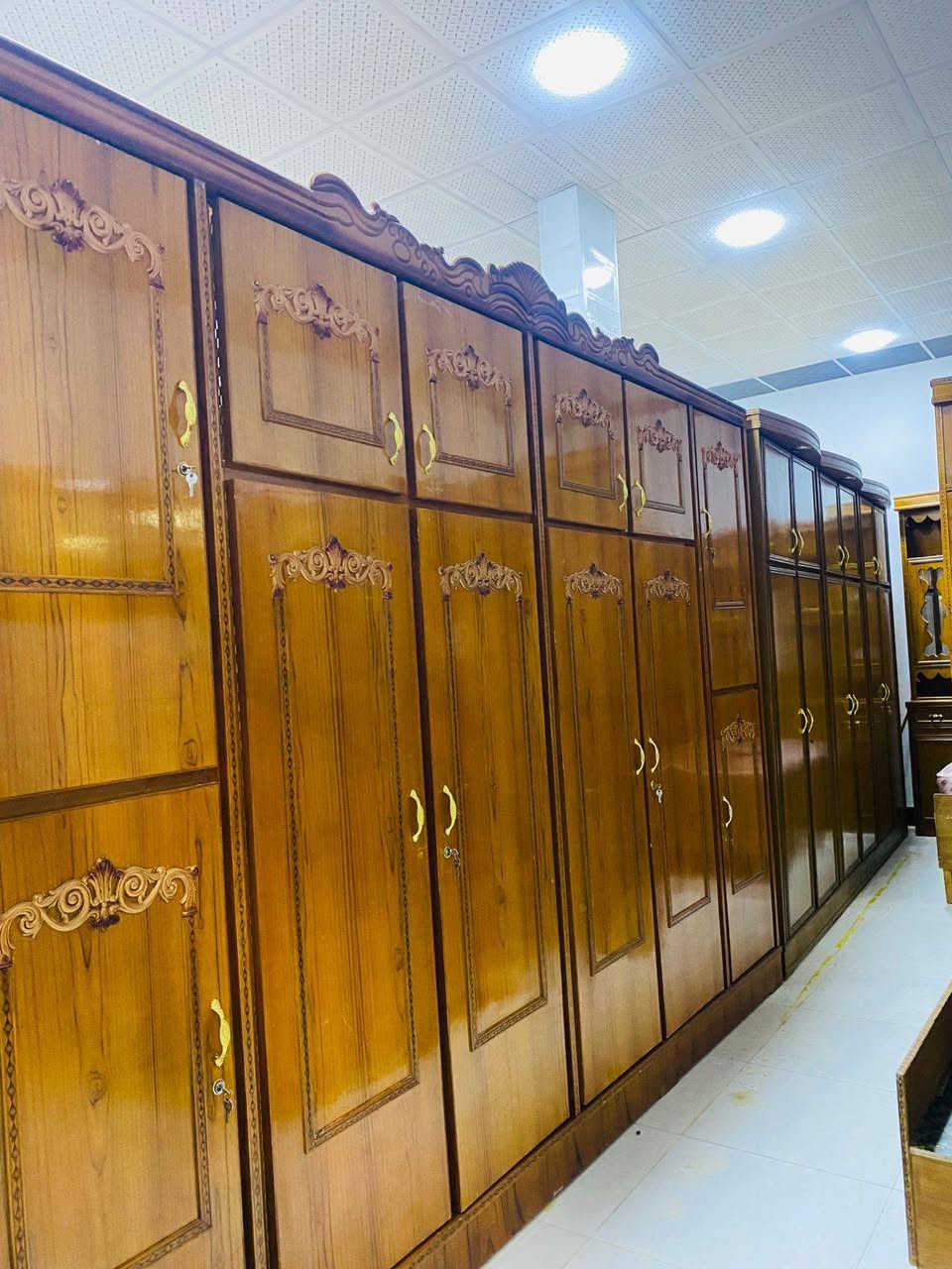 للبيع انواع الغرف  والكناتير يمي العنوان الرمانه البعبيد انبيع نغد وغصاد ***********
