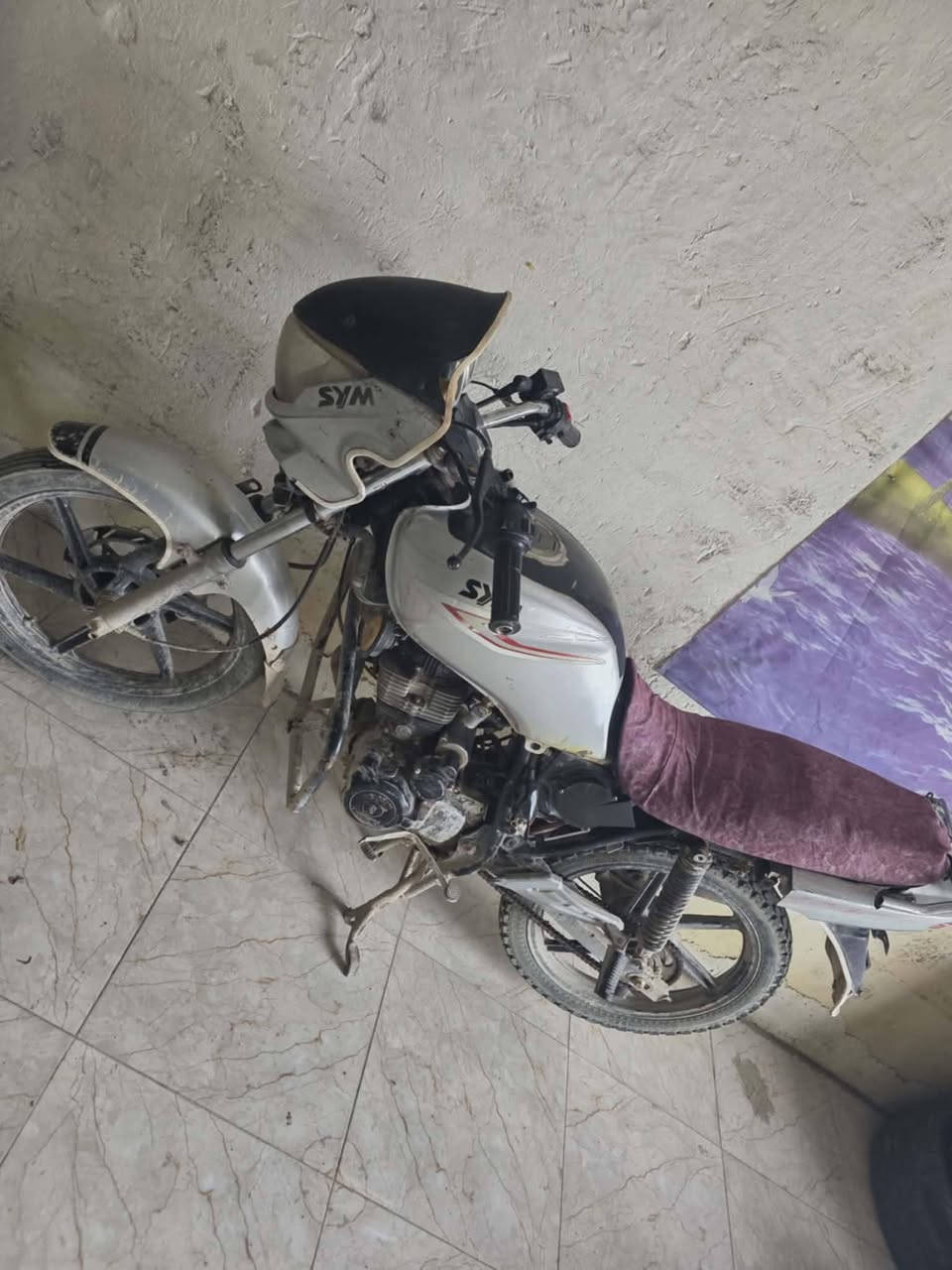 السلام عليكم للبيع سايم ١٤    سعر ٤٠٠ مكان القائم ***********
