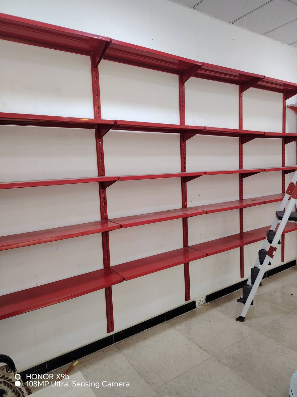 85 رف + 30 تريشة + رفوف عمودي عدد 4 + سلات استيل عدد 2  سفينة 3 متر+ ملحقاتها يعني تصير 4 متر مكتب ام دي اف + كراسي عدد 2 ابيع شلع 800 او بيهم مجال بصيط مكاني بصرة بريهة
*********** موجود واتساب
