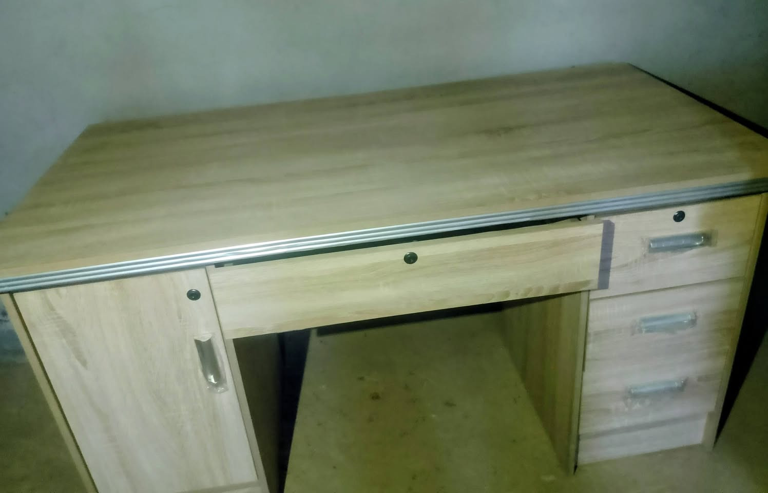 للبيــــــــــع 
ميز مكتبي نضيف جداً 
العنوان ديالى الغالبيه
السعر  190.الف
الاتصال 

***********  واتساب
