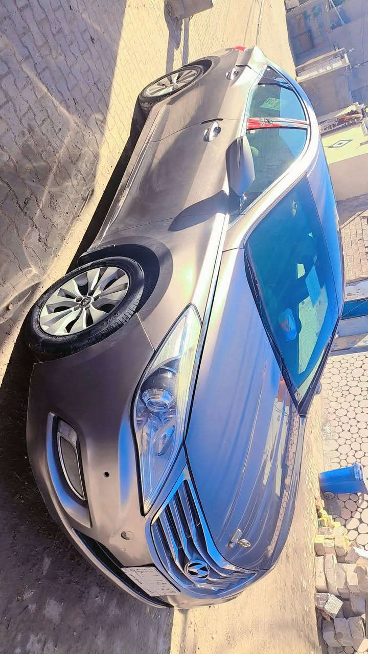 سلام عليكم
ازيرا 2014 البيع او مراوس 
سياره بيه جاملغ خلفي طخه بسيطه 
سياره مكينه وكير وحداديه وكهربايات كله شغاله 
ماعايزه سياره ***********
السعر 120 وبيه مجال  
رقم مثنى مداور ثاني يوم 
مكاني نجف الاشرف الرضويه
