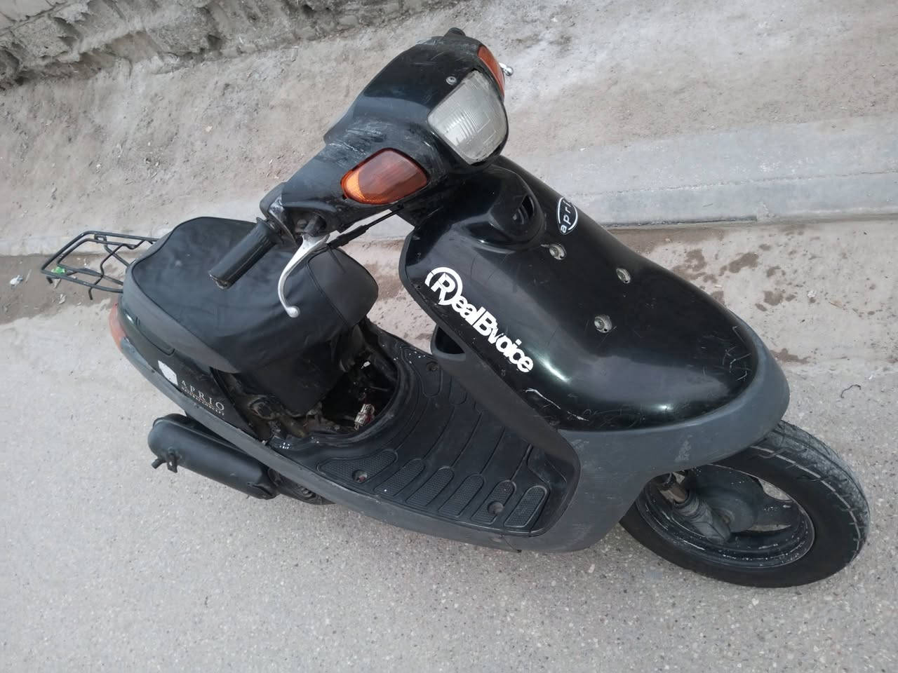 للبيع السعر 200 / ***********
