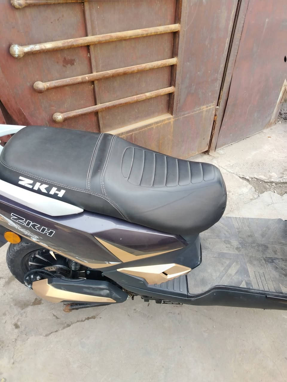 السلام عليكم سكنس موديل 2025 صارلها اقل شهر واستخدامي قليل جدا ماخذها ب890 الف سعر الحالي ب٦٠٠ وبيها مجال اخذت سياره وهسه ممحتاجها مكاني حي الجامعة الإتصال على الرقم ***********
