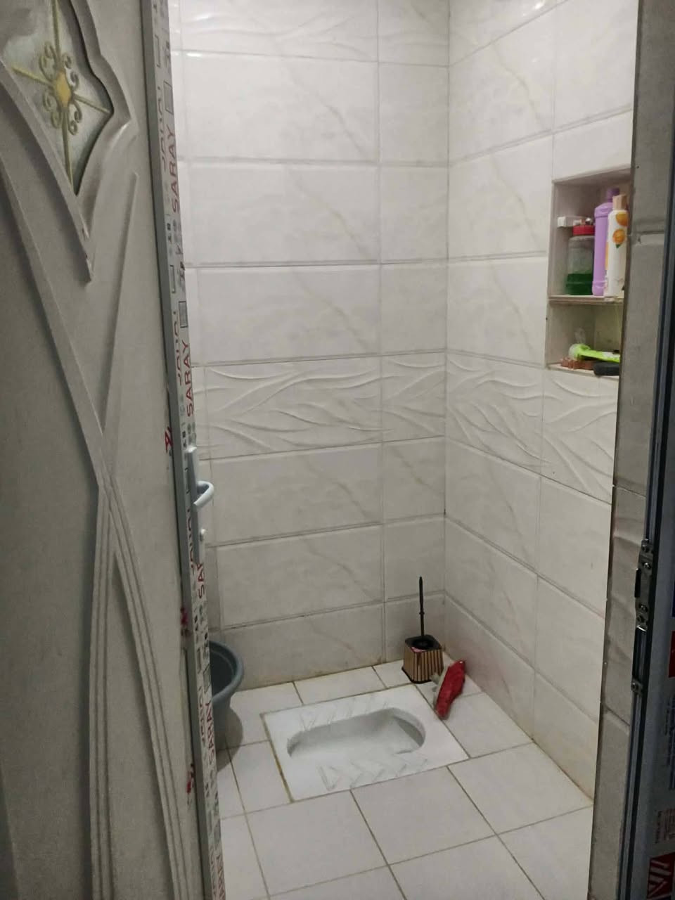 بيع مستعجل
بيت للبيع مساحه ١٠٠ م طابو صرف بناء جديد طابق ونص يحتوي على استقبال وصاله و٢ غرف نوم ومطبخ وصحيات 
سعره ١١٠ مليون عنوان كربلاء حي العسكري منطقة ١٦ قرب المستوصف  موقع البيت على شارع ١٥ م  أي استفسار اتصل *********** نستقبل جميع العروض في انحاء كربلاء
