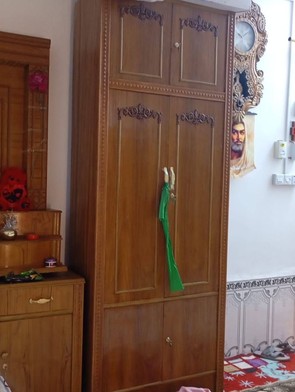 السلام عليكم غرفه اخشاب للبيع مستخدمة سنة وحده السعر ٧٥٠ وبيهة مجال قليل للاستفسار التواصل على الرقم ***********
