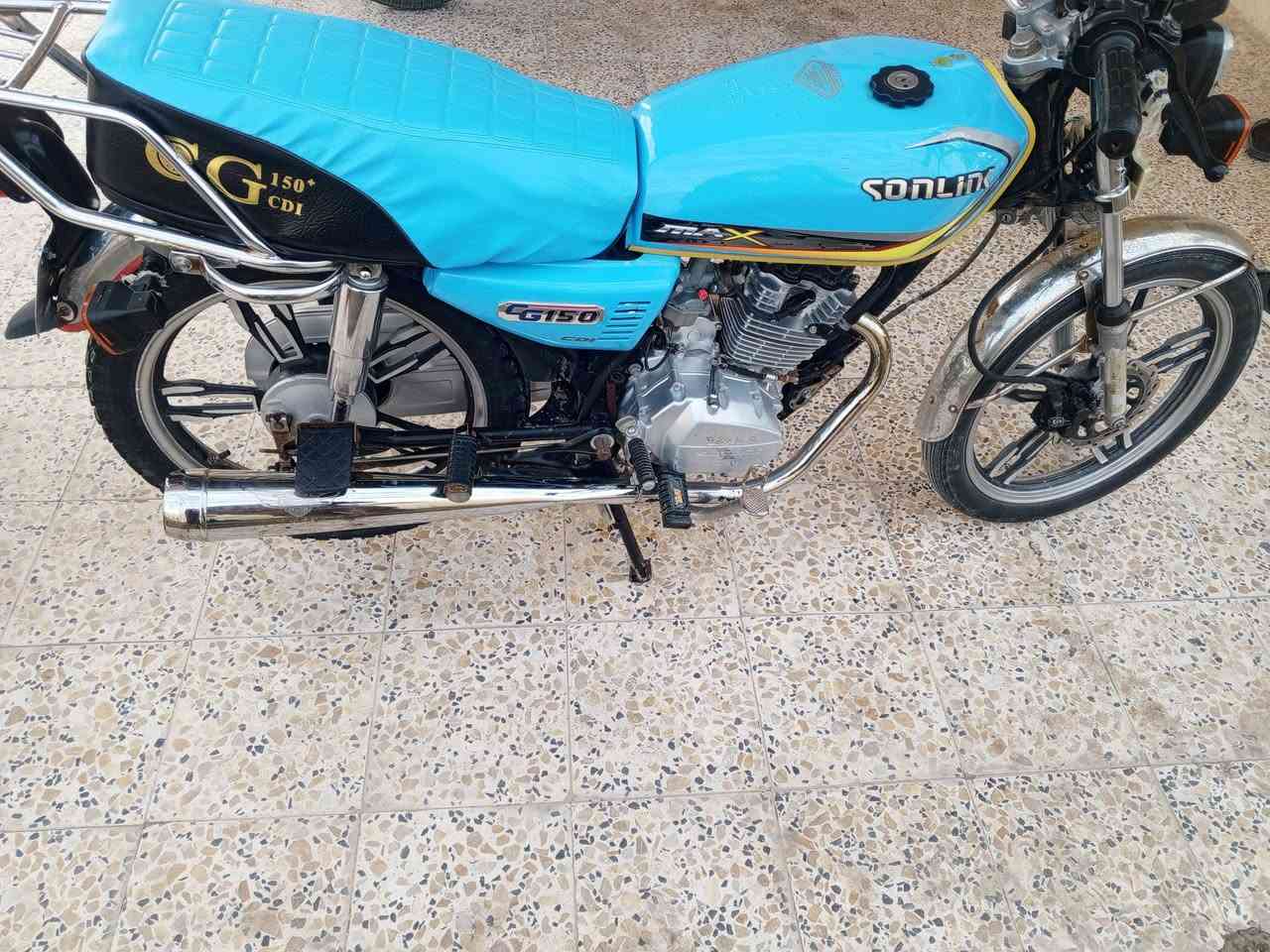 سلام عليكم دراجه سيفان 2022 ورقه كرتونيه دراجه حلوه وكاعده كله شغاله السعر 575 وبيه مجال قليل ***********
