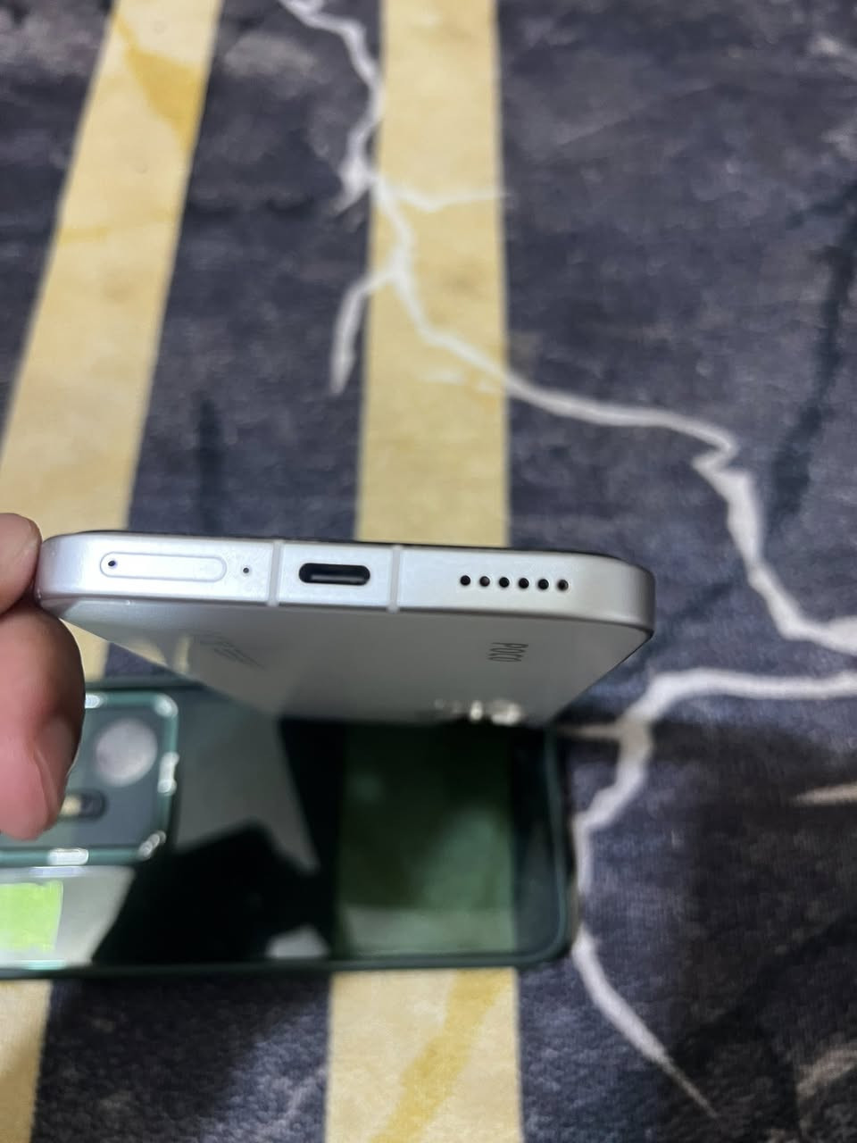 سلام عليكم POCOF7 ذاكره 528جهاز نظيف كسر كارتونه مع كامل ملحقات شاحنه 90W على بوبجي 120فريم جهاز جديد مكفول مكاني بغداد بوب الشام 
السعر 450 وبيه مجال رقمي ***********واتساب
