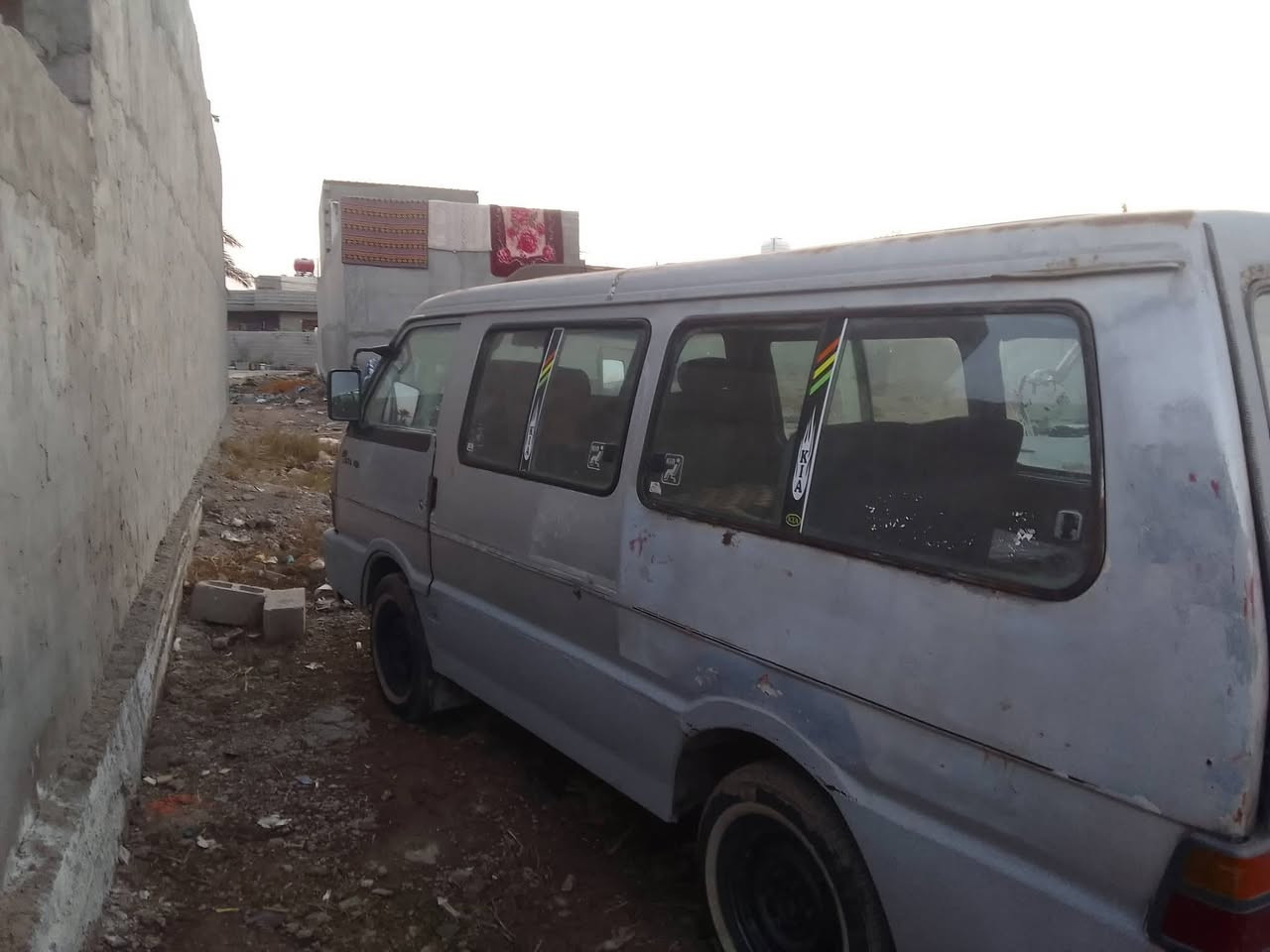 سلام عليكم للبيع كيا بسته موديل 94 بدون تحويل محرك وكير جدد صدر امامي خلفي جديد تخم  تاير جديد اكسن اسعاف جديد بم جديد دواخله نضيف وكهرباياته كلة شغاله بلاديه مكان سيارة بغداد ابوغريب اي استفسار علتصال *********** 
‏‪***********‬‏
لسعر 15 وبيه مجال
