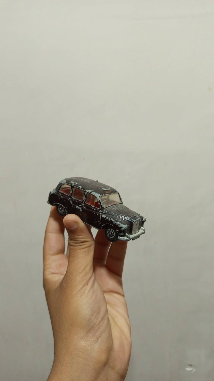 Taxi London 
Batman car 
Corgi 🇬🇧
قطعتين تحف من كورجي بترابهن 
السعر 10 الف للقطعتين ❤️✅
يتوفر توصيل الى جميع المحافظات ❤️


**إذا كنت صاحب هذا الإعلان وتريد حذفه لأي سبب، رجاءا أرسل رسالة إلى الدعم الفني**