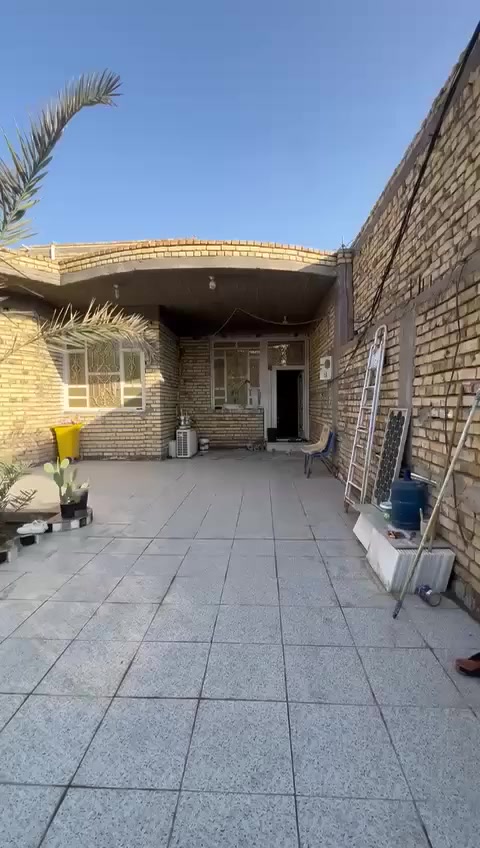 السلام عليكم بيت للبيع المساحة 400 متر الصخيين شارع المصطفى زراعي مشمول بل التطويب يحتوي على استقبال وصالة عدد2 غرفتين وحده نظام سويت مطبخ حار بارد حمامات داخلية وخارجية بناء طابوق السقف صب كونتكريت الارضية مرمر البيت جاهز السكن بناء حديث 2016 للاستفسار اكثر الاتصال *********** بي واتساب
