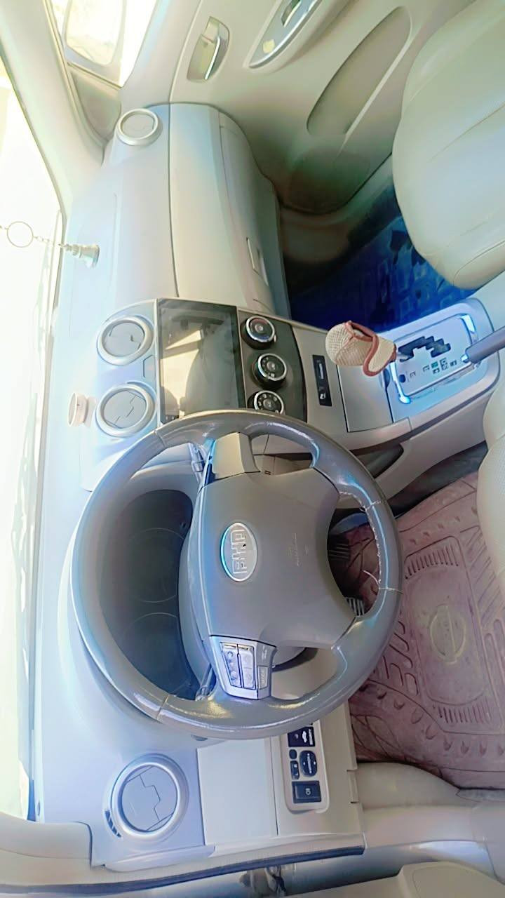 السلام عليكم بي واي دي موديل 2012 مكفوله من الصبغ والتبديل سياره بلاديه فول مواصفات فتحه سقف بصمه مكينه وكير اوتو شرط تبريد ثلج ماناقصه شي الرقم ذي قار تحويل مباشر العنوان الناصرية الاسكان الصناعي السسسسعر 48وبيه مجال قليل للشراي لللاستفسار الاتصال على رقم ***********
