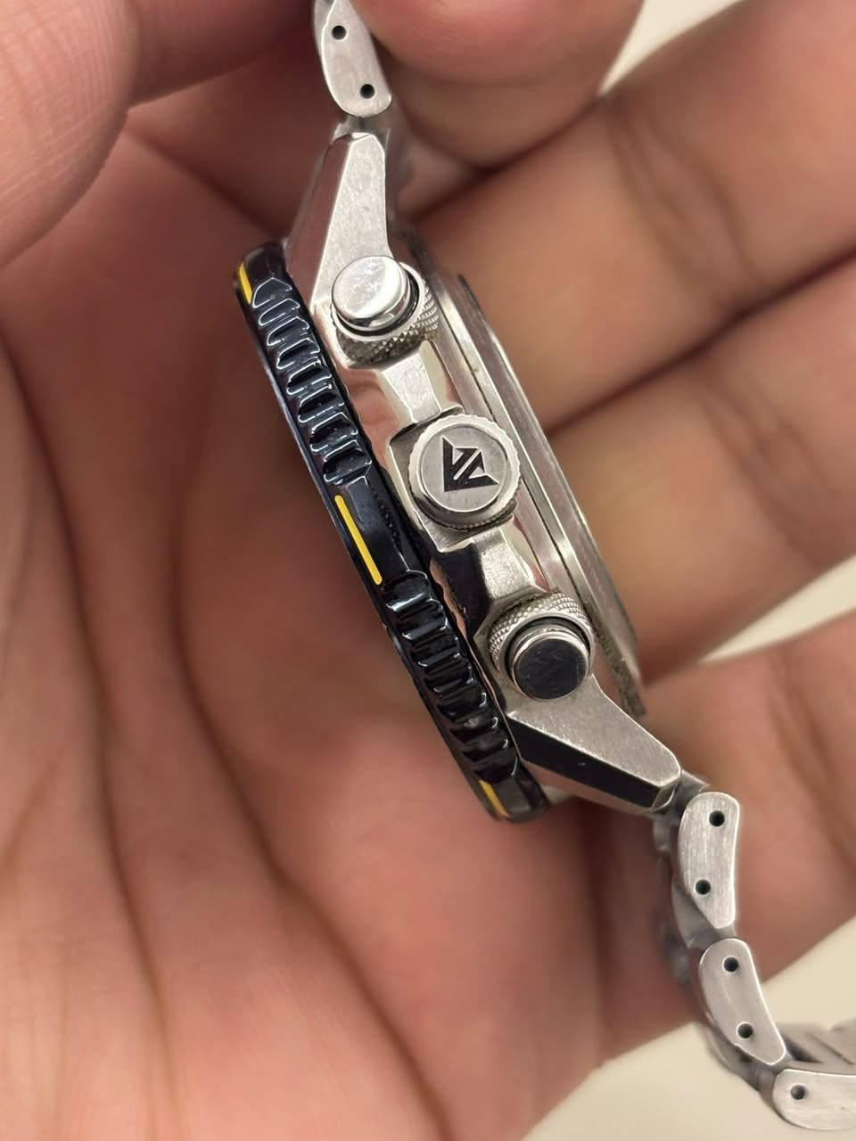 🔹سلام عليكم 🔹
‏‎-سيتيزن ابلو انجل (للطيارين )
  ياباني اصلي ايكو درايف  
‏‎-نظيفة جدا 
غنيه عن التعريف 
‏•••••••••••••••••••••••••••••••••••••••••‎
يوجد توصيل 🚕🚕
‏‎للاستفسار ***********

‏‎🖤سعر الساعه 340دولار 
نهائي بدون عمله 

‏‎
