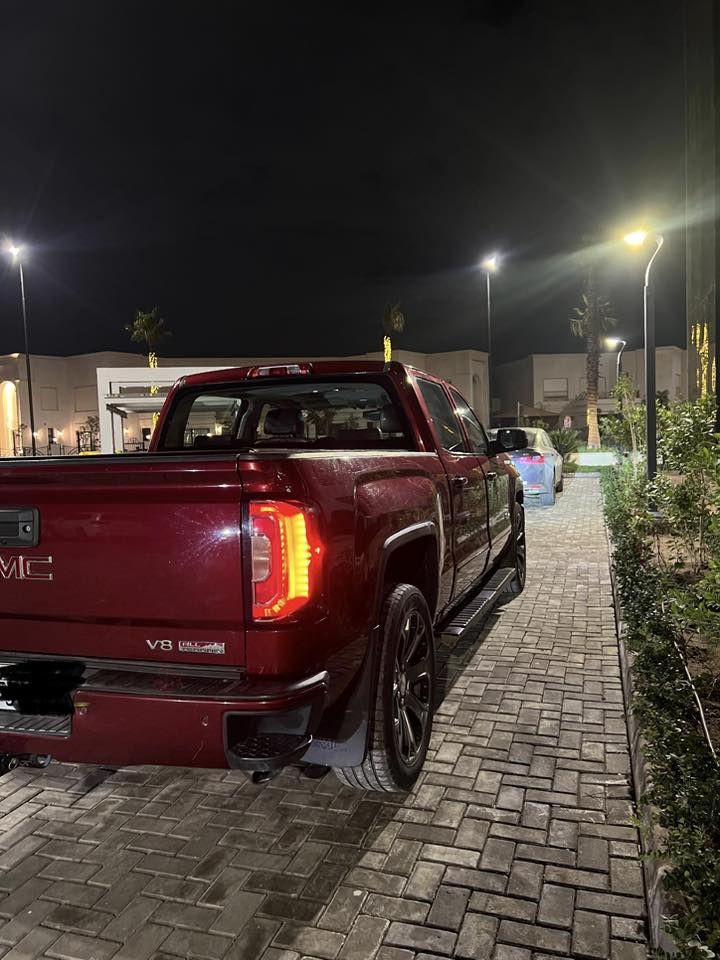 السلام عليكم 
جي ام سي سييرا موديل ٢٠١٧ ماشيه ٢٣٥ الف لون ماروني رقم اربيل باسمي سلايد محرك ٨ سلندر ٥٣٠٠ باب طويل بدي قصير صبغ  جاملغ جهه السايق وباب الصدر والباب الخلفي وره جهه الصدر سعر شدتين 20000 الف رقم موبايل *********** مكان بغداد الكرخ متواجد واتس واتصال واني بالخدمه والله يرزق الجميع .....
