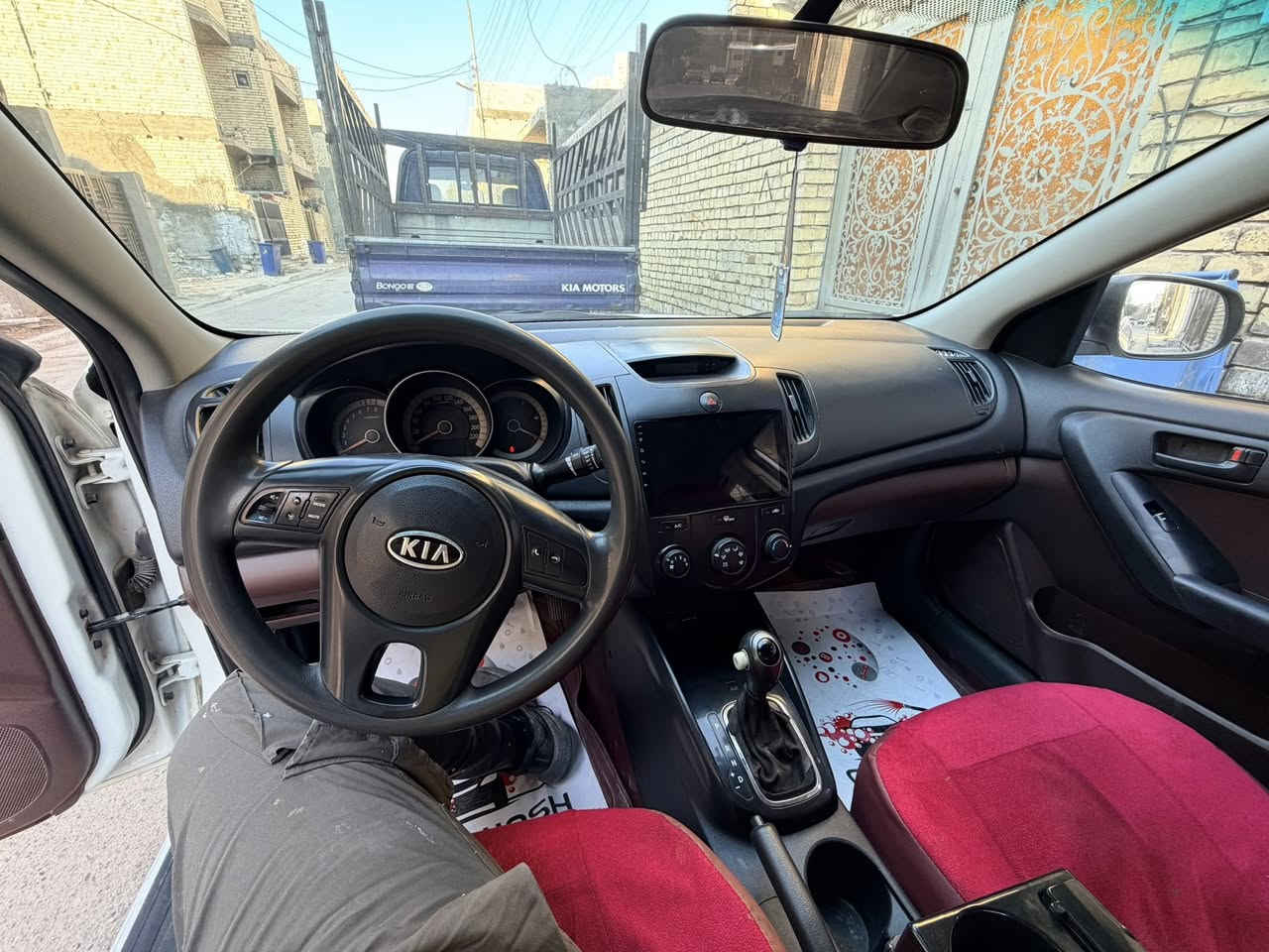 سلام عليكم 
سيراتو ٢٠١٢ خليجي  لسياره شماليه  رقم دولي مكينه ١٦٠٠ لسياره  كفاله عامه من كير ومكينه ولصدر ولكشر  ماعده قطعه صغيره بالباب  بارد لسعر ١٠٧
مكان لسياره بغداد الدوره ***********
