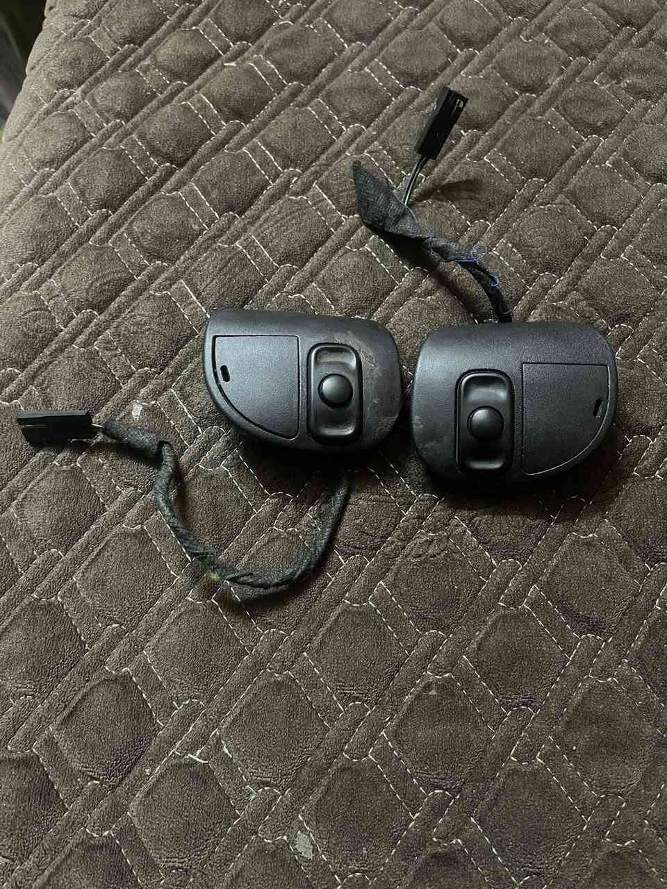 سلام عليكم تحكم استيرن مع شفتات مال إس آر تي بلاد
للبيع ب50 كلهم شلعه وحده 

مكاني بغداد مدينه الصدر

رقمي ***********
