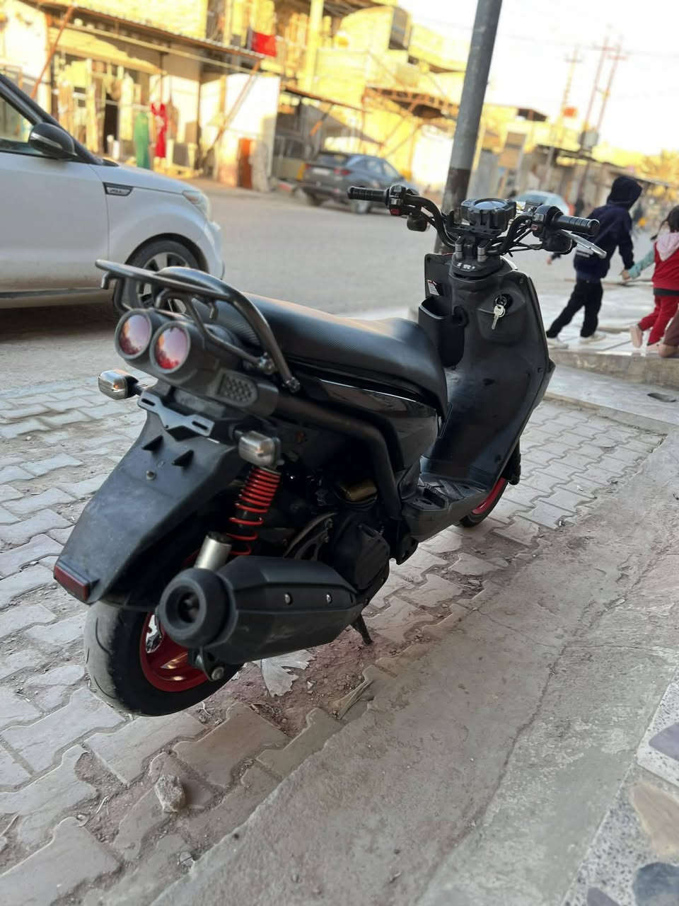 سلام عليكم
دراجه سكنس جبلي موديل 13
دراجه نظيفة وما مفتوحه مكفواله كفاله عامه 
المكينه ناعمه وخير من الله 
نوعيت الدهن ام زويل كل 12يوم ابدل 
الدراجه رامبه وحلوه وشفوت عينك حله من الصوره
تجي وشوف اني خادم
 رقم الهاتف ***********
السعر واحد ونص وبيه مجال
