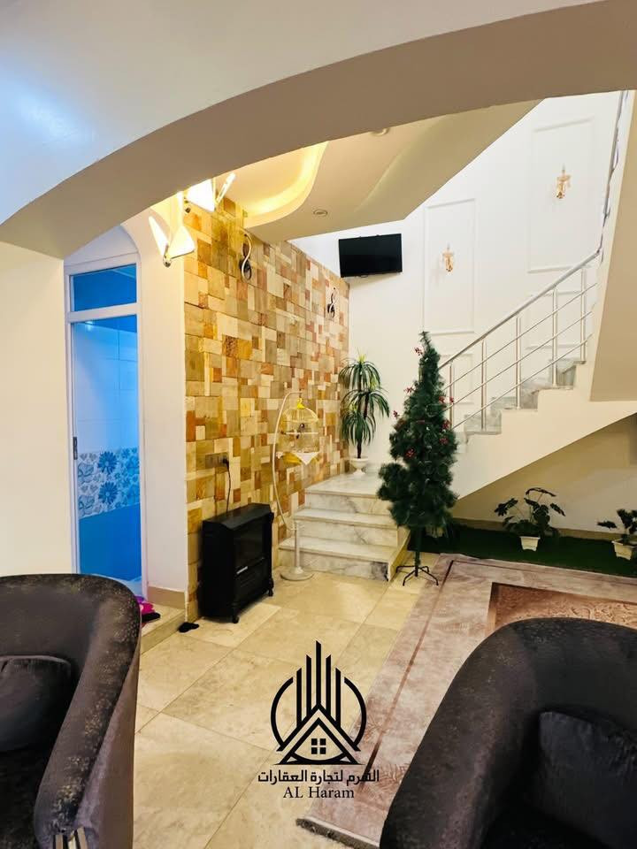 #الانتفاضة_الاولى 📍
دار 200 متر طابق ونص للبيع

الطابق الاول : غرفتين نوم - صالة - استقبال - حديقة - كراج سياره - مطبخ - صحيات - منور

الطابق الثاني : غرفة نوم - صحيات

الارضيات مرمر

السقوف ديكورات جبسن بورد

الوجه حجر ومرمر

السعر مناسب ✔️

للأستفسار 

سجاد مؤيد

***********
***********

عنوان المكتب : سيف سعد - مقابل جامع محمد الجواد - على الشارع العام مباشرةً 📍
