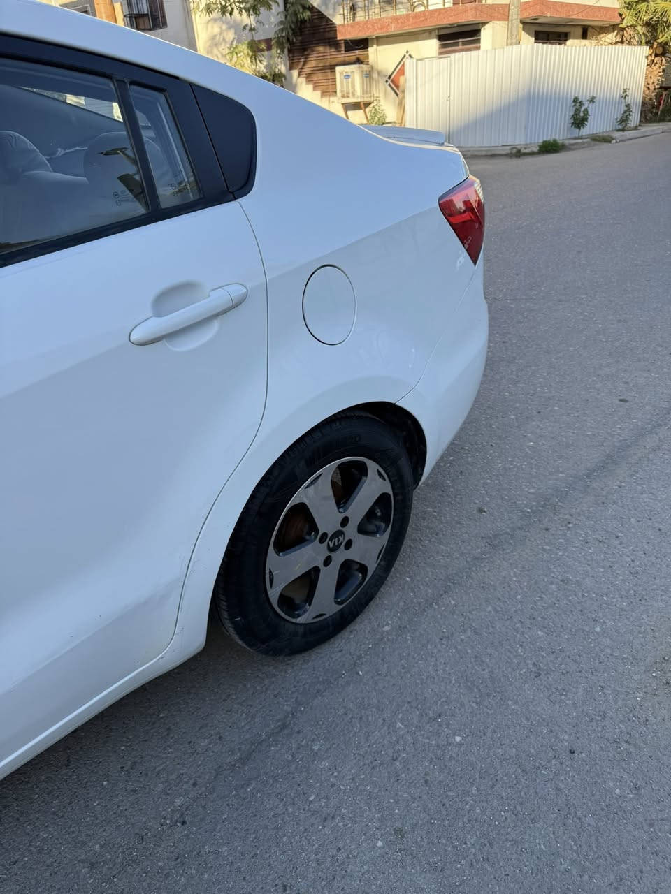 السلام عليكم للبيع كيا ريو موديل 2014 خليجيه محرك 1600 دوش كير محرك تبريد كاملات تخم تاير تخم ويلكب بلادي كامل السياره بدون صبغ بارد باب خلف السائق حساسات خلفيه شاشه اشاير بلمري داخل لونين نضام ايكو فول تحكم استيرن رقم بغداد تحويل مباشر السعر 88 وبيهة مجال مكاني بغداد الحريه للاتصال ***********
