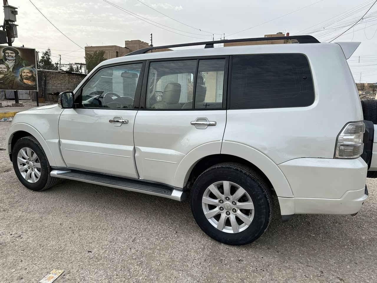 السلام عليكم
باجيرو 2009 خليجي
فول حساسات 
دمام 
تحكم بريم
مري شفط
كشنات كهرباء
تحكم ستيرن
منضومه زنون
ويل 18
كير ومكينه خير من الله
المكان كوت السعر 130 ومجال قليل 
للاستفسار ***********
