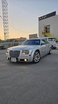 كرايسلر C300 • ٦ سلندر • ماشيه ١٤٢ الف