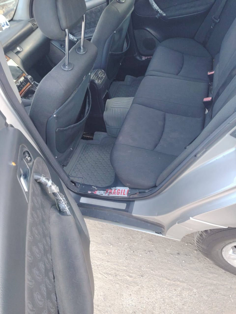 مارسدس سي 203 رقم دولي اربيل مكينه بلادي اربعه سلندر كنمبريسر  كير عادي سبع نمر تايرات جدد سياره جاهزه تبريد ثلج سياره حلوه مكفوله من الضربه بيه صبغ بنديد موديل 2001 العنوان الناصريه الرفاعي ***********.      السعر 65
