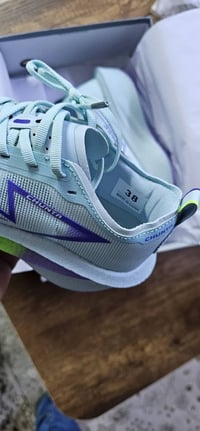 حذاء جديد • قياس ٣٨