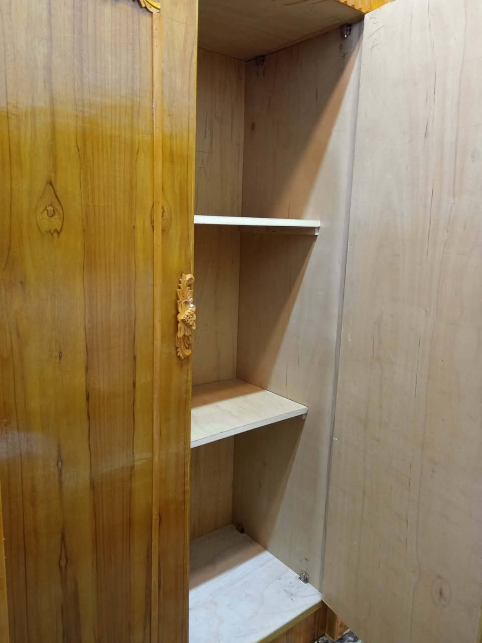 للبيع غرفة شغل حديث ابراج ناصي كلها نقش زان
السعر 700
العنوان موصل بالايمن


**إذا كنت صاحب هذا الإعلان وتريد حذفه لأي سبب، رجاءا أرسل رسالة إلى الدعم الفني**