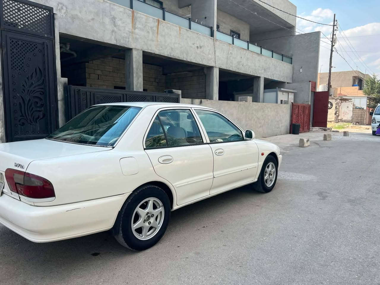 سەرەتا بە ناوی خوای گەورە پڕۆتۆن مۆدیل ٢٠٠٢
رەقم سلیمانی سەنەوی تازەیە 

گێڕو مەکینەی بەشەرت تازە ڕۆنی گۆڕاوە بەشەرتی ١٠ فیتەر

دەعمو لیدراوی نیە بۆیاخی نیە 

تەبریدی ساردو گەرمی لەسەر سویچە

تەقەو رەقەی نیە زۆر مەزبوتو جایزە 

سەیارەکە ناو دەرەوەی زۆر جوانە

 گۆرینەوەم نیە بەس فرۆشتنە

سعری ٤٢ گەڵاو ماعامەلە

***********
