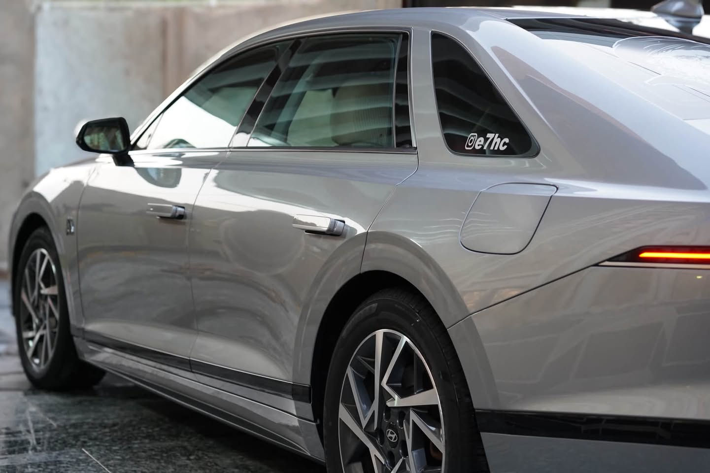 🚗 هونداي ازيرا 2023
📍 حرة بغداد
🔹 وارد كوري
🔹 كفالة عامة
🔹 جاهزة من كلشي (ما تحتاج صرف)

✨ المواصفات:
• محرك 6 سلندر
• نظام غاز (خط واحد)
• تانكي غاز إضافي 90 لتر (المجموع 160 لتر)
• دخول ذكي + تشغيل بصمة
• كشنات تدفئة وتبريد
• ستيرن ميموري (خزن وضعيات)
• وضعيات قيادة متعددة
• مثبت سرعة + محدد سرعة
• رادار أمامي وخلفي
• حساسات أمامي وخلفي
• مانع تصادم
• الحفاظ على المسار
• كاميرات محيطية
• شاشة كبيرة + نافيكيشن
• Apple CarPlay
• صوتيات عالية الجودة
• إنارة LED كاملة
• تايرات جديدة
• داخلية نظيفة جداً

💰 السعر: 260 ورقه
📞 للتواصل: ***********
📍 العنوان: الناصرية
