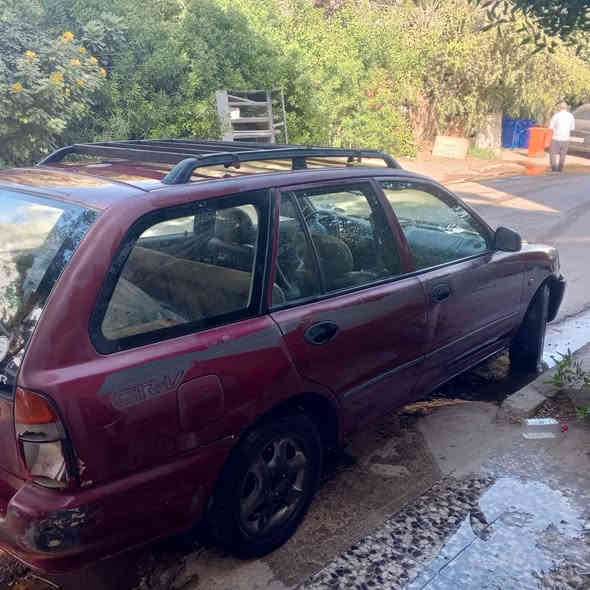 سياره لانسر كل شي بيها بلادي موديل 95سياره نضيفه بس كشر تعبان جارد لونها بسبب شمس سياره دواخل نضيفه وبلاديه سعر30ورقه وتحويل ثاني يوم***********
