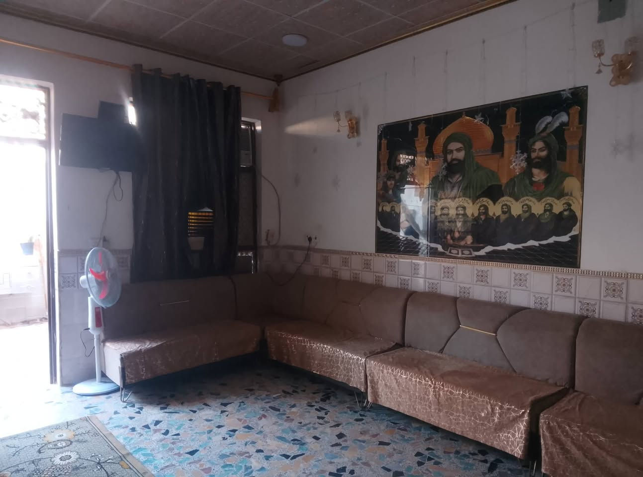بيت البيع خضراء الدسيم قرب عله شارع فرع مقبيل موالد  مساحه البيت 100 متر بيت كمل فول شغل درجه واله الله شهد رابع بيت عله شارع عام خدمات كمله ماء مجاري رصيف تبليط هاي اليام كهرباء ***********سعر البيت 55بيه مجال بصيط
