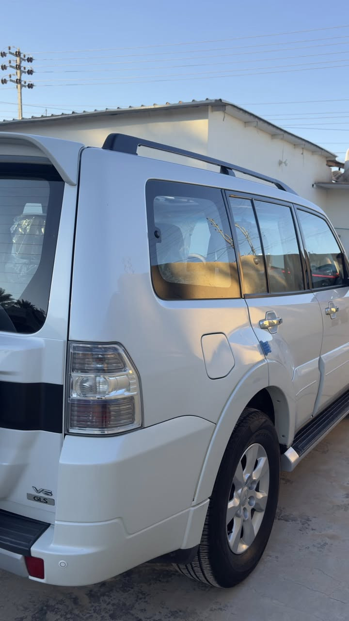 السلام عليكم للبيع بايجيرو حبتور موديل 2016 /7 راكب رقم بغداد بسمي تحويل ثاني يوم كفاله عامه من الصبغ 

مواصفات 
1 فتحة سقف
2 دمام خلفي 
3 ماشيه 86
4مري شفط 
هواي تفاصيل بيه مكاني كربلاء الحسينيه السعر 215 وبيه مجال 
للاستفسار ***********
