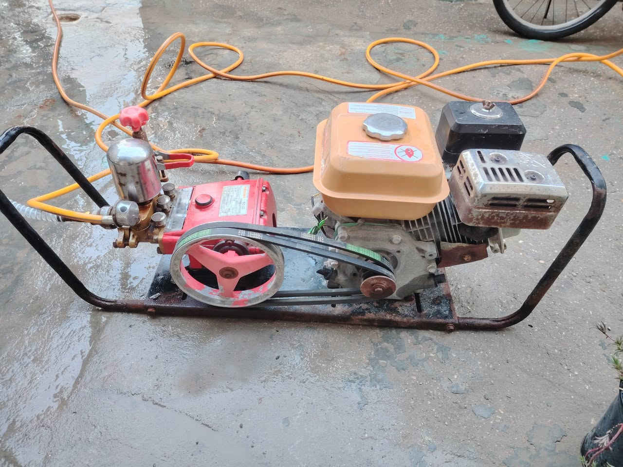 مضخة غسل بانزين  للبيع، نظيفة جداً. العنوان: كربلاء.
***********
