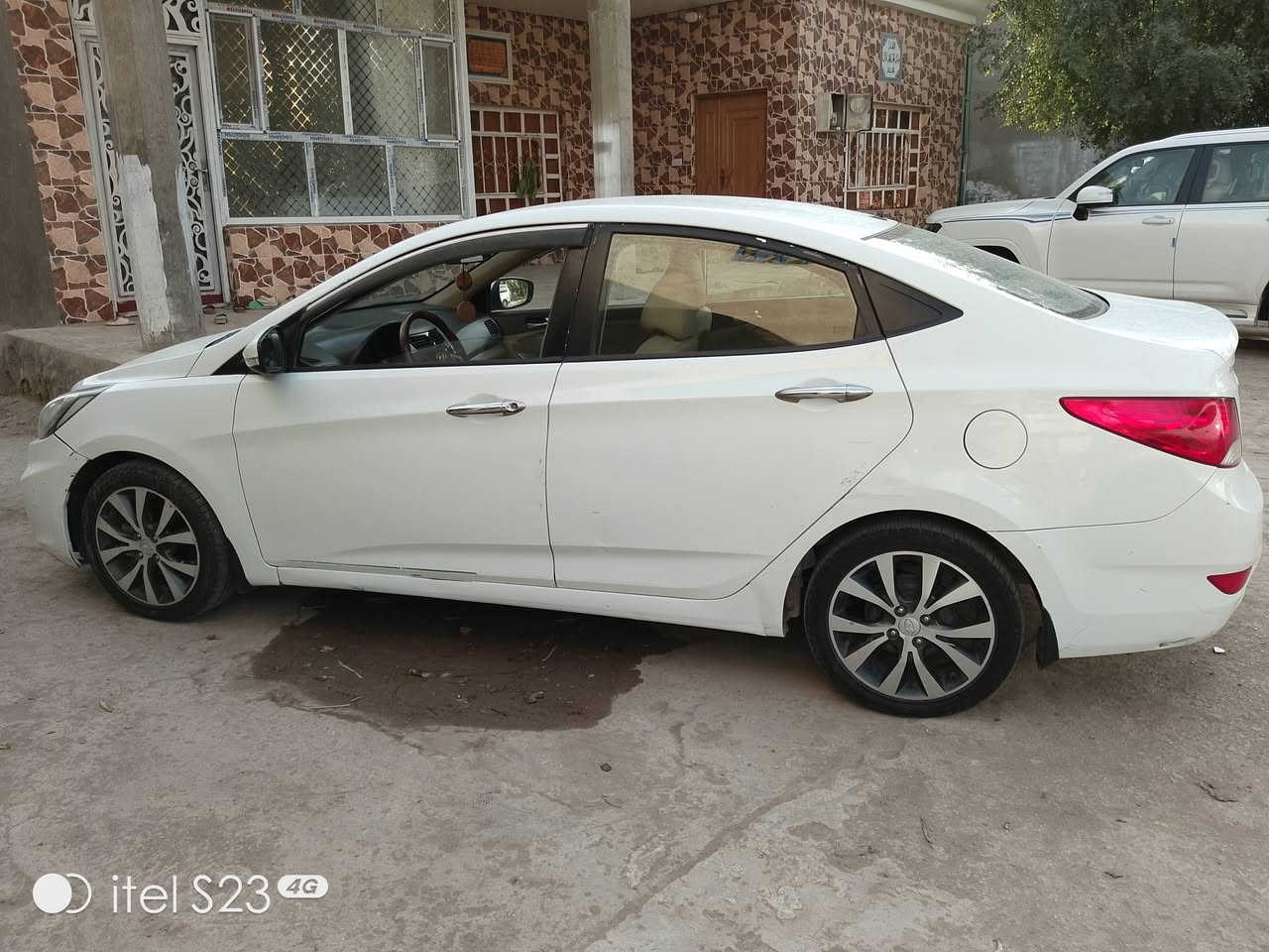 السلام عليكم سيارة اكسنت موديل 2014 سياره كلش جديده مكينه 1600 كير ومكينه برغي مامفتوح منهن كفاله عامه ماعدا أمامكم واضحات بالسونار تبريد وتدفئه شغال سنويه لل28 العنوان بابل ابي غرق السعر 108 
***********
