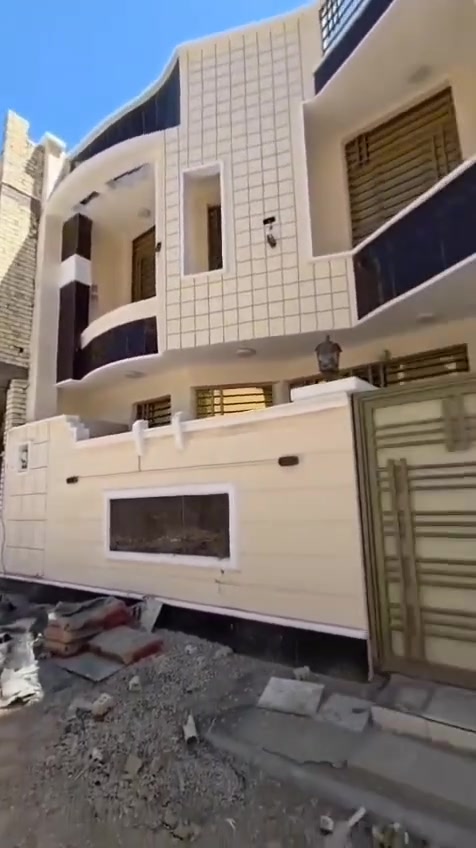 للبـــــــيع دار ١٠٠م طابقين بناء حديث عنوان كربلاء مجمع القريشي بظهر مطعم ابو مازن قرب قنطره السلام الاستفسار ***********او ***********
