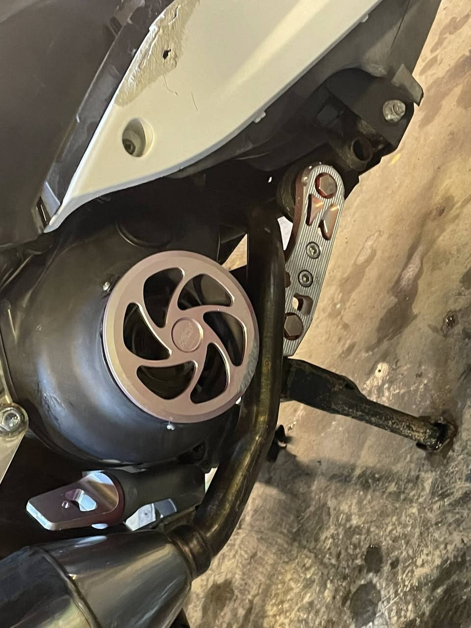 سلام عليكم دراجة ماكس مضلع للبيع دراجه نازله رمبه صار شهر مزوده تزويد كامل كله بلاد مكينه49 ممفتوحه سعر مليون و 200 وبيها مجال عنوان ديالى بعقوبه استفسار ***********
