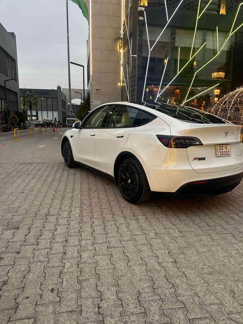 تيسلا y موديل 2022
‏✅  السعر 19000$ ✅
اللون ابيض 
لونك رينج السياره فول مواصفات 
دبل ماطور 
الشحنه الفول تمشي 500 كيلو واكثر 
ماشية 107الف كيلو يعني 67 الف مايل

راديتر بلادي شديتله اصلي 
السياره بيها قطعتين حادث امريكا وقطعه انصبغت اثر طخه عالشحن يعني صبغ دبي
صور الحادثه موجوده بالمنشور 
الايرباك راجع سيستم 
تخم تاير جديد او وياها القديم تخم درع احتياط
السياره وياها 3 كارت
شاحنه اصليه ويه السياره
السيارة اي نقص مابيه 
السياره داخله سيرڤس جديد ومتبدل دهن الماطورات الاماميه والخلفيه وبيها تقرير سلامة البطاريه 
السياره باسمي او رقم مميز ويه السياره
مكان السيارة اربيل 
اي استفسار عن السيارة مراسلة الرقم
*********** +واتس أربيل, العراق
