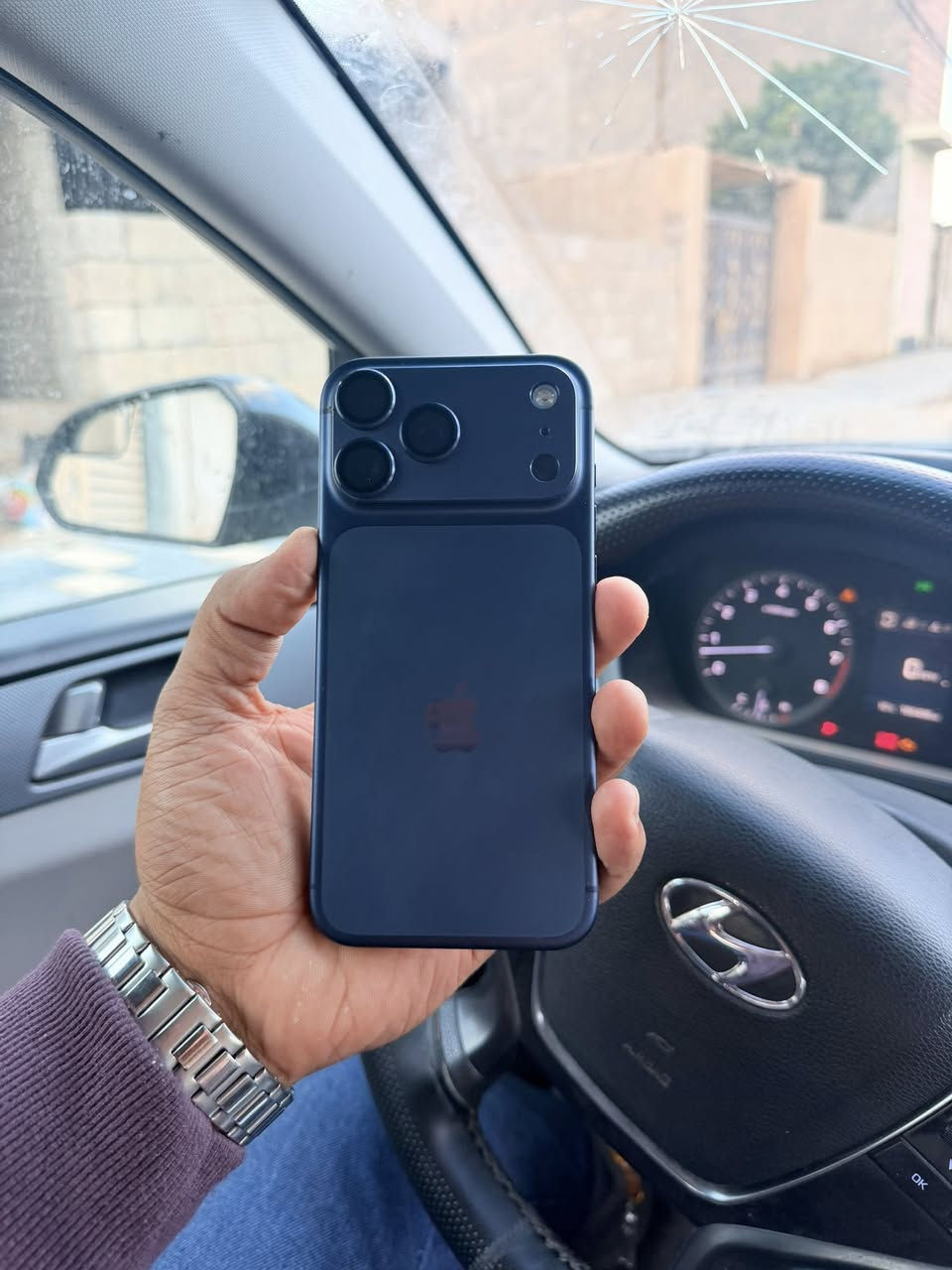 ايفون 17 برو ماكس لون ازرق
ذاكرة 512 ضمان ABM بطارية  100 الجهاز نظيف كلش بحالة الوكالة 
السعر ٢٤٥٠ وبي مجال 
***********
