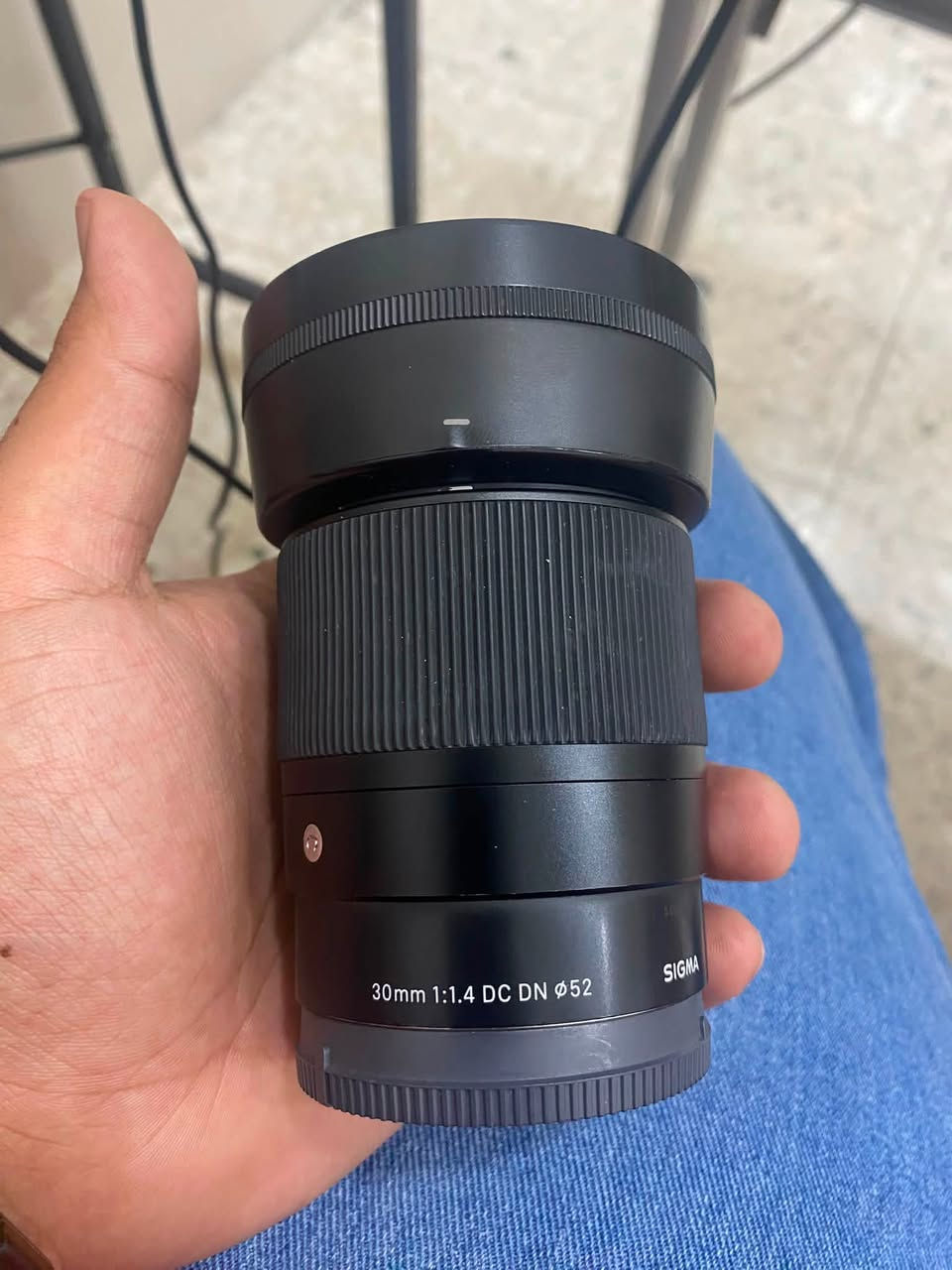 السلام عليكم Sony zv-e10 الاصدار الاول
قطعتين عدد الشتر مذكور بيع مستعجل 
وياها بطارياته و عدسه الكت 
السعر لل وحده ٧٠٠ وبي مجال  
كمبل ويبل اس نضيف ٨٠٪؜ ب ٢٠٠وبي مجال 
عدسه ٣٠mm f1.4 350 بيه مجال 
المهتم يتصل ***********
بغداد الكرخ تريد توصيل موجود بس تدفع ٣٠٪؜من سعرهم 
(يفضل تجيني للبيت )

