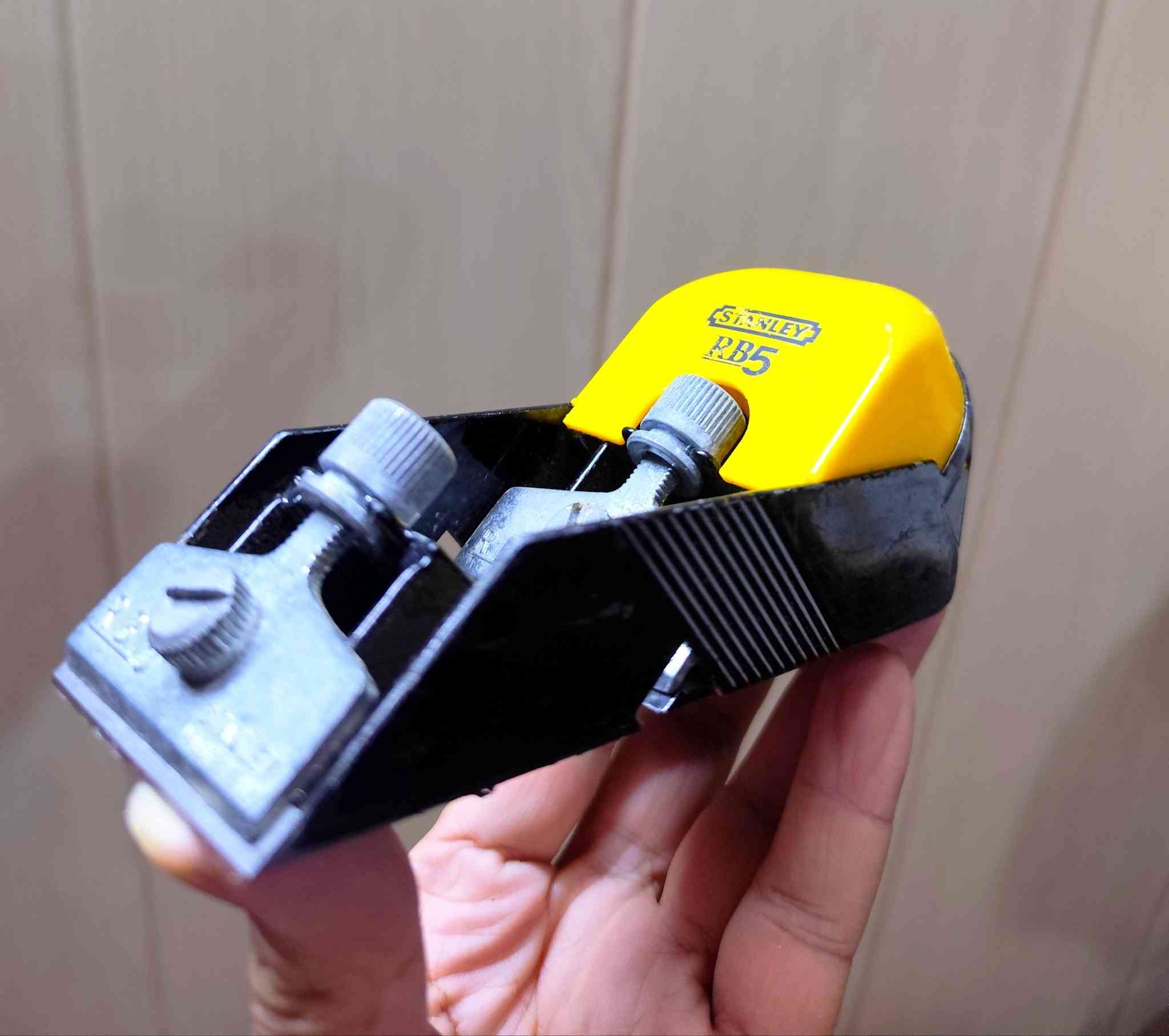 فارة ستانلي طراز RB5 (Stanley RB5 Block Plane).
احدث طراز من شركة ستانلي خفيفة الوزن من مادة الالمنيوم صناعة ايطاليا مختومه نقصها بس الباكيت


**إذا كنت صاحب هذا الإعلان وتريد حذفه لأي سبب، رجاءا أرسل رسالة إلى الدعم الفني**