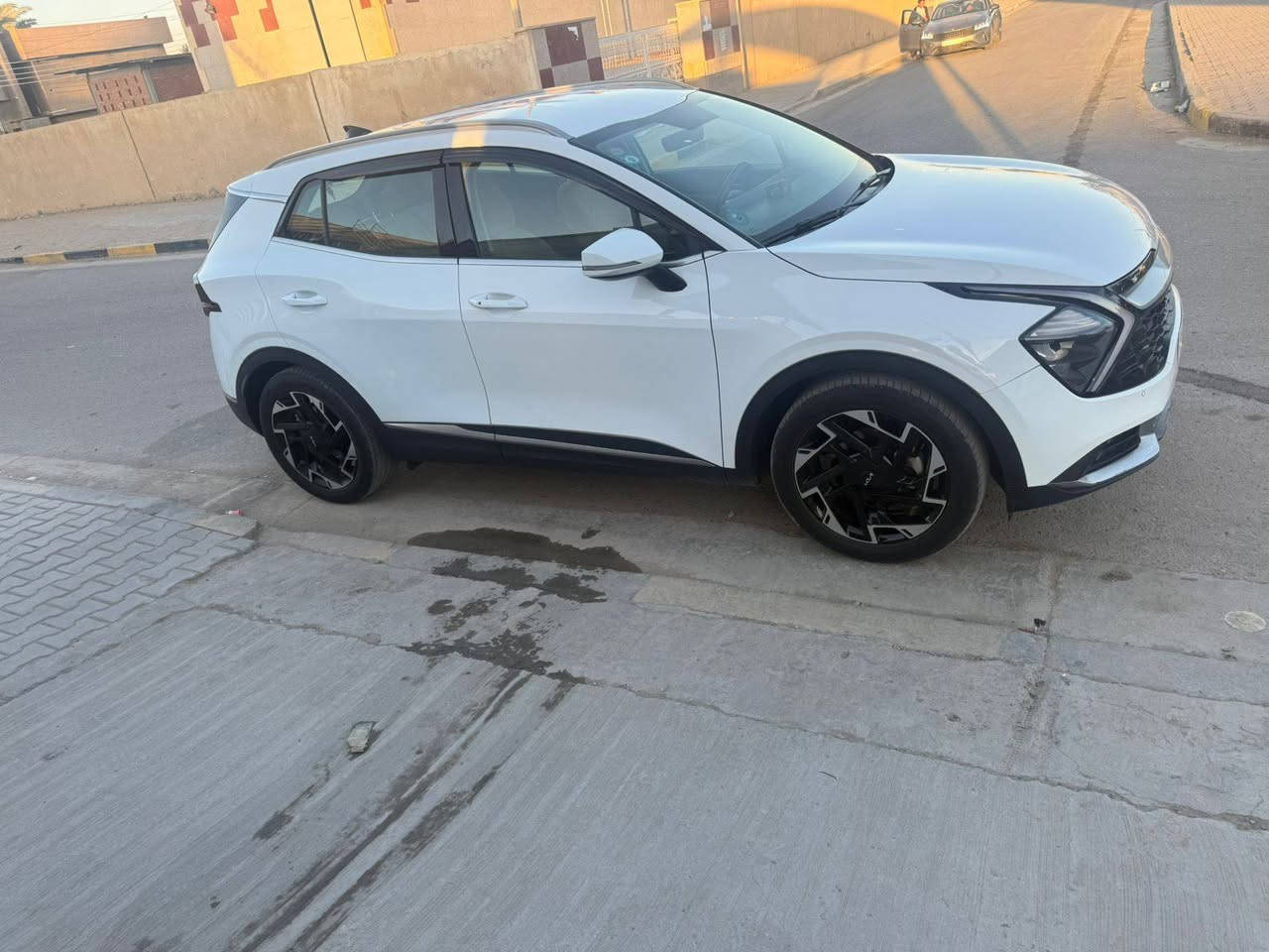 السلام عليكم بيع او مراوس حسب القناعه سبورتج ٢٠٢٣ سياره مكفوله فقط باب خلفي صبغ بدون دواخل وبدون فتح وباقي السياره كفاله ماشيه ٧٠  السياره فول عدا البانوراما السعر   (  195 ) مكان السياره بغداد اليوسفيه ناحيه الرشيد رقمي ***********
