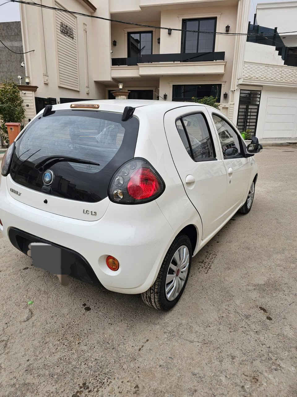 سلام عليكم
***********
باندا موديل 2013 رقم بغداد سياره على وضع شركه 
ماشيه 18 الف اخت زيرو كفاله عامه عده ربع باب صبغ اثر شخط كير واتماتيك شاشا ويلكب سنتر لك جام اوتو سبير على وضع شركه سعر 59 مكان سياره بغداد دوره
