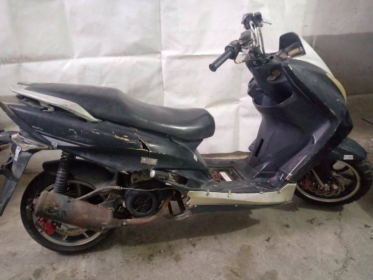 ماطور مرزي اوتوماتيك للبيع حجم محرك 150 cc سعر 300 الف ماطور شغال كامل كهربائيات واضويه شغاله  للتواصل خاص او ‏‪***********‬‏ واتساب
