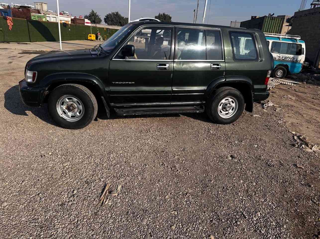 السلام عليكم
اسوزو تروبر 2000
محرك ونجي 6 سلندر 
السيارة بلادية قطعة وحده تبديل فقط
عنوان بغداد الرصافة 
سعر 60 ورقة 
رقم ***********
بيع او مراوس حسب القناعة
