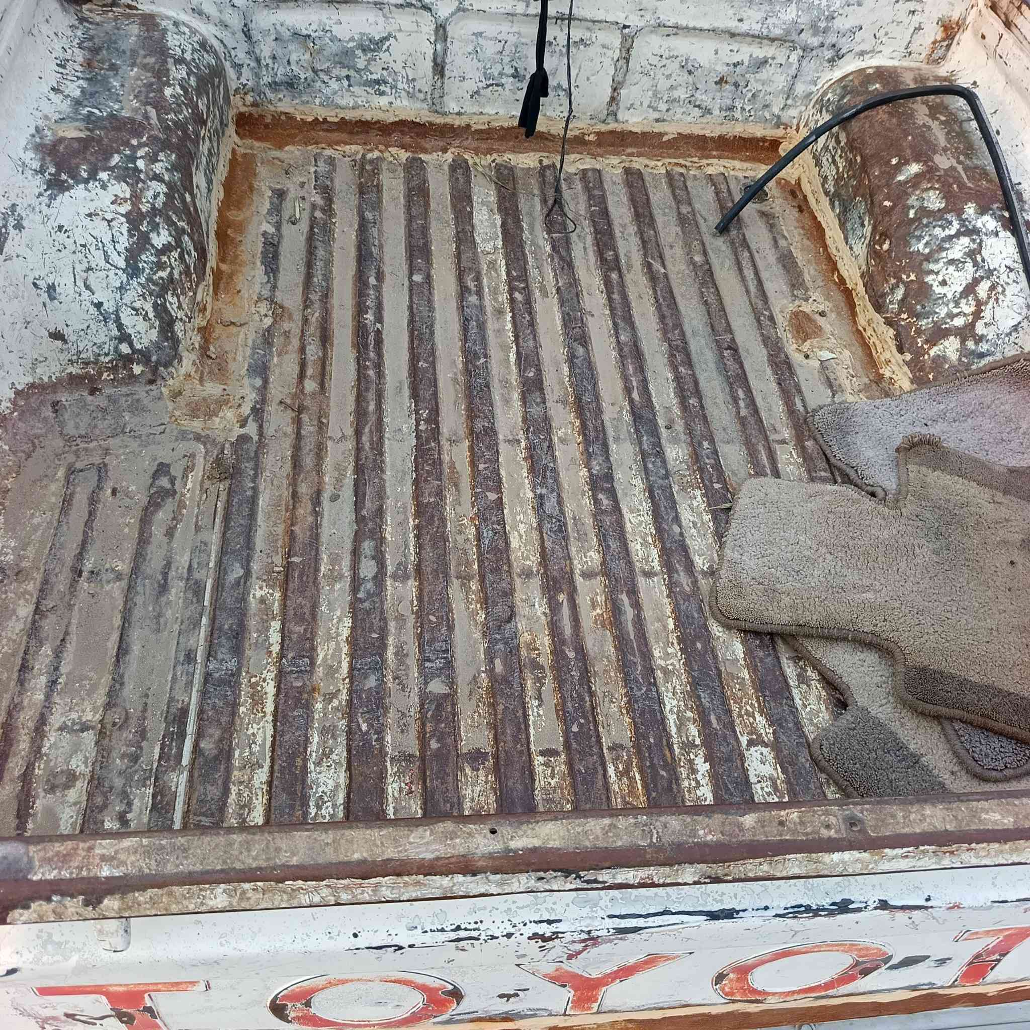 السلام عليكم سياره تيوته مديل 93 رقم مثنى إنكليزي سنويه ل 31 مكفوله من الحادث مكينه ثري واي حداديه تخم تاير و كير اكسن السعر ب 40 وبيها مجال العنوان السماوه الرقم الهاتف ***********
