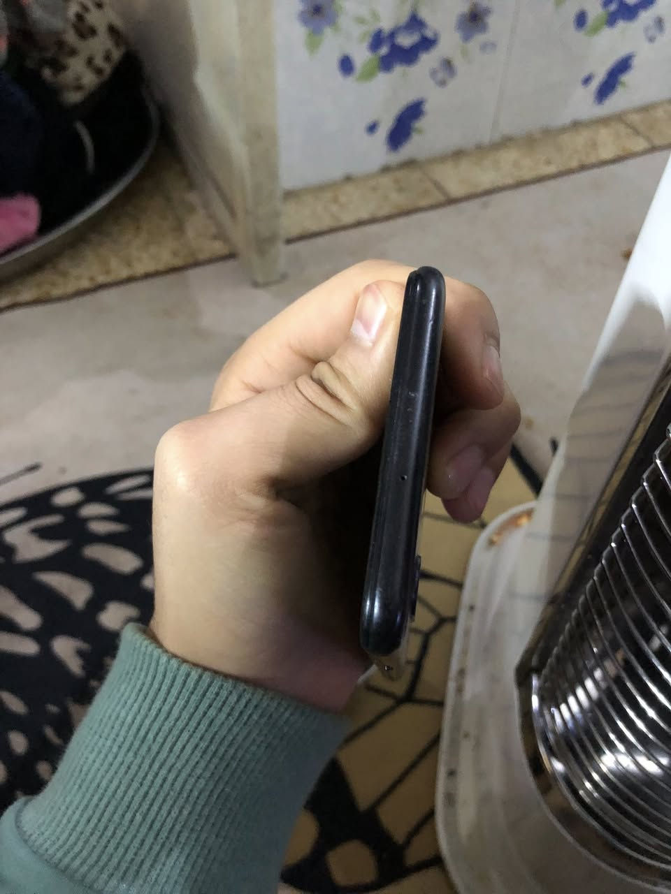 السلام عليكم موبايل اي ١٠ اس ذاكره ٣٢ كله شغال سيم كارت ٢ ورام بصمه وجه وبصمه اصبع كامره خلفيه شغاله بس طايحه الجامه بي فطر بال شاشه باقي الجهاز كله شغال يفيد تصفح او للجهال او تخلي بي سيمكرتاتك ومعلوماتك السعر ٣٥ قفل قفل 🔒 العنوان بغداد الرشاد شارع القاعده رقم الهاتف ***********
