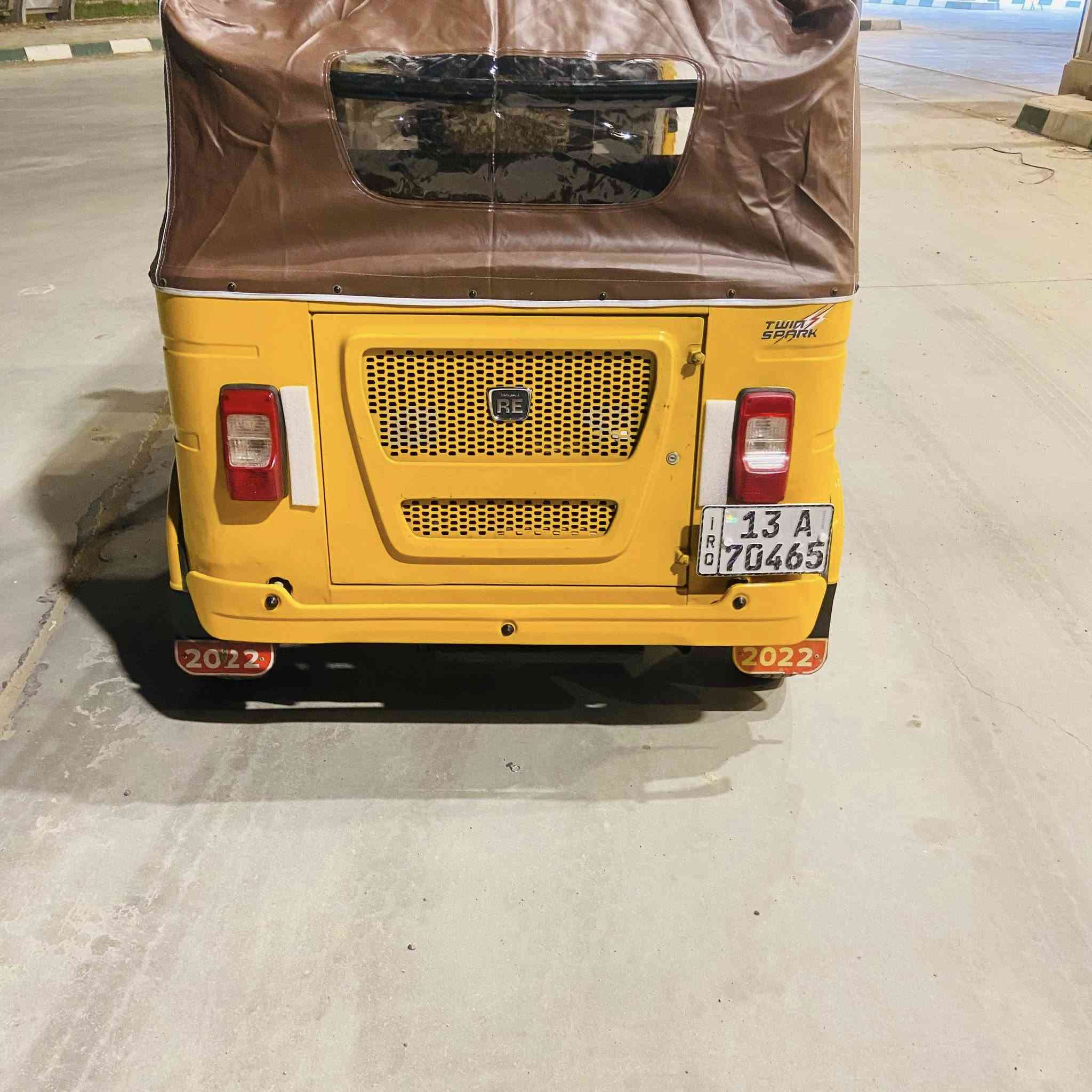 تكتك ثنين وعشرين طالع بل تلاثه وعشرين رقم وسنويه سعر 8500كشر كفاله جاهزه من كلشي دوشمه مسجل تخم تاير ***********
